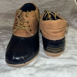 Gently used short rain booties